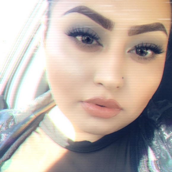 Meet your Posher, Sthefani - Picture 2 of 5